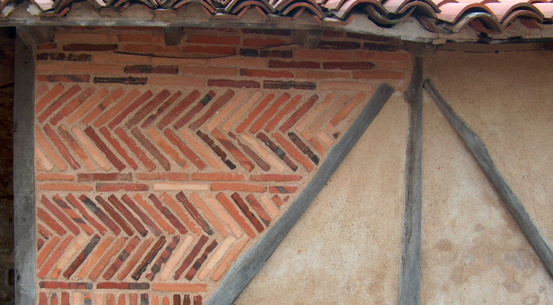 La Briqueterie, briques en terre cuite Moule-Main, pose en colombage
