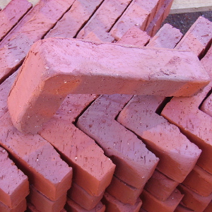 Brique terre cuite d'angle Moulée main 5x11x22 rouge