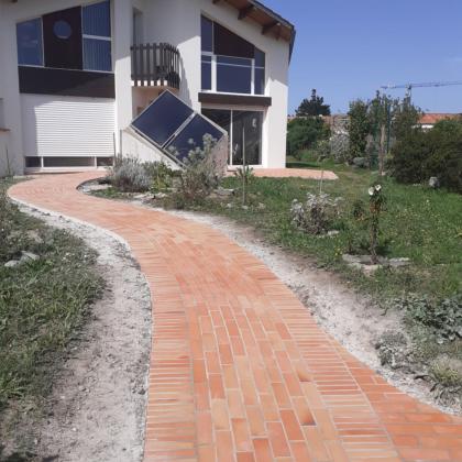 Passage en carreaux de pavage, maison particulire